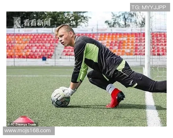 足球明星受伤背后的艰辛历程与重返赛场的感人故事